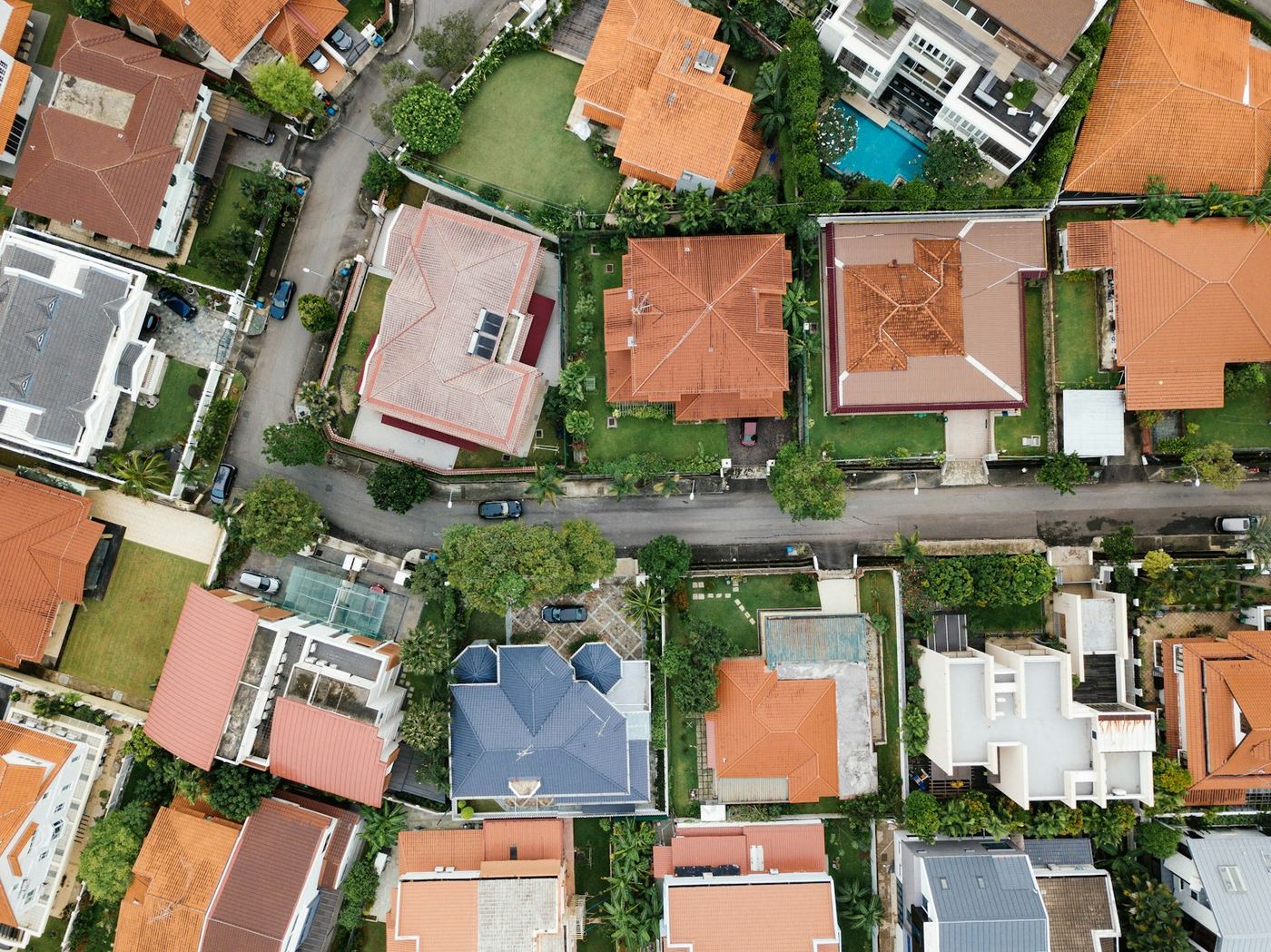 Quartier résidentiel vu du ciel — évaluation de programmes de logement